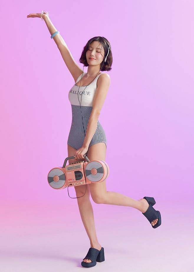 17453149327856.jpg 권은비 비키니 및 모노키니 근황