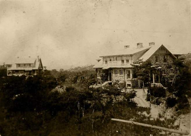 a66d30ad1a1e782cbb4f5a5dee9f2e2d19a35a3f9c3af111a73f57def1 연세대에 존재하는 고즈넉한 서양식 사택