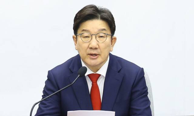 권성동 국민의힘 원내대표가 22일 국회에서 열린 원내대책회의에서 발언하고 있다. 윤운식 선임기자 yws@hani.co.kr