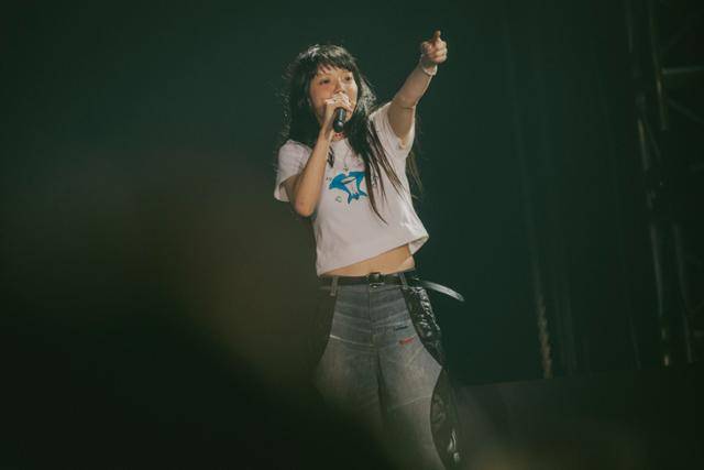 일본 싱어송라이터 아이묭이 19일 경기 고양 킨텍스에서 첫 내한공연을 하고 있다. 엠피엠지 제공