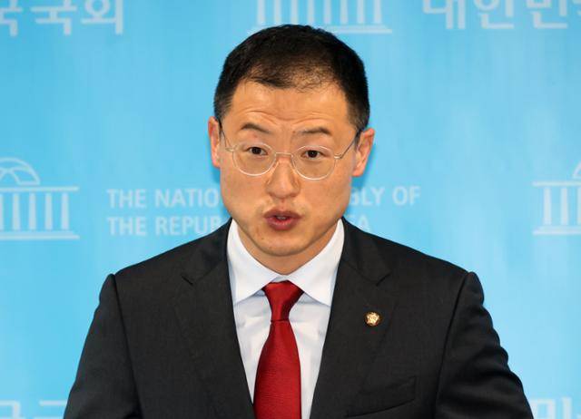 김상욱 국민의힘 의원이 21일 서울 여의도 국회 소통관에서 현안 관련 기자회견을 하고 있다. 뉴시스