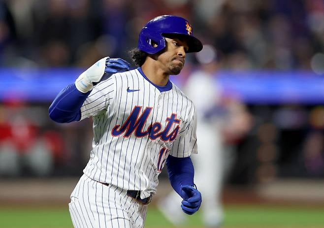 <yonhap photo-2625="">22일(한국시간) 필라델피아와의 홈 경기에서 멀티 홈런을 터트린 린도어. [AFP=연합뉴스]</yonhap>