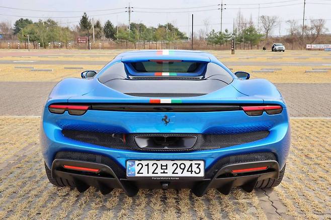 페라리 296 GTS 후면부 / 출처=IT동아