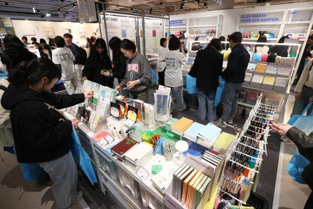 지난 2일 서울 강남구 코엑스에서 '인벤타리오: 2025 문구 페어'가 열리고 있다. 연합뉴스