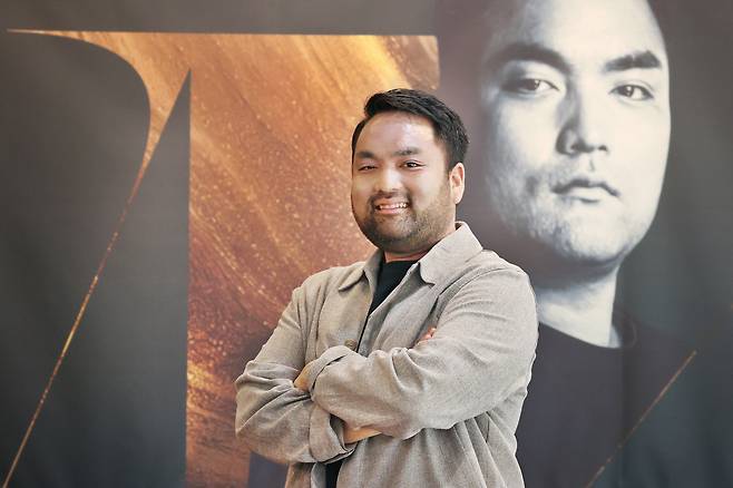 올해 마포아트센터 상주음악가 ‘엠(M) 아티스트’로 선정된 바리톤 박주성이 지난 18일 서울 마포구 마포아트센터에서 열린 라운드 테이블에서 포즈를 취하고 있다. 연합뉴스