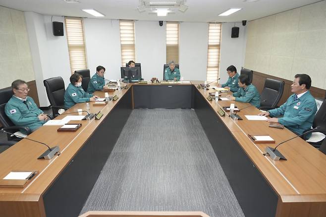 산불피해대책특별위원회가 산불로 인한 이재민 생계 및 주거 안정, 폐기물 처리, 손해배상과 위로금 지급, 지역경제 활성화 방안 등을 논의하고 있다. 안동시의회 제공