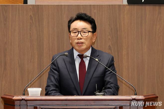 이철수 충남도의원이 22일 열린 제358회 임시회 4차 본회의에서 5분발언에 나서고 있다.