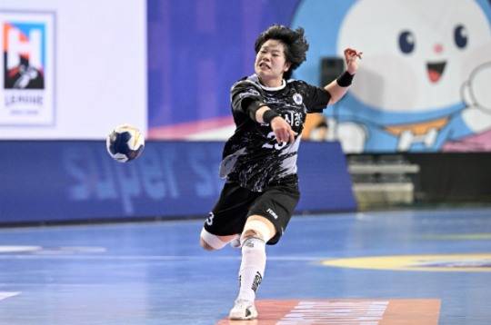 삼척시청 김민서가 런닝슛을 하고 있다