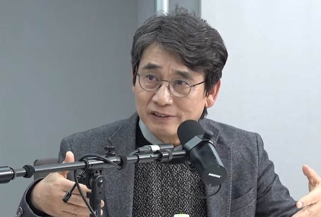 유튜브 채널 ‘매불쇼’에 출연한 유시민 작가. [사진출처 = ‘매불쇼’ 유튜브 영상 캡처]