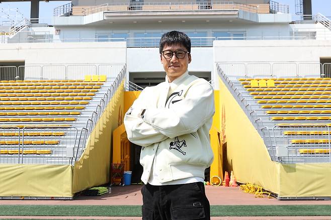 이정효 광주FC 감독이 ACLE 8강전에서의 승리를 다짐하며 포즈를 취하고 있다.  광주FC