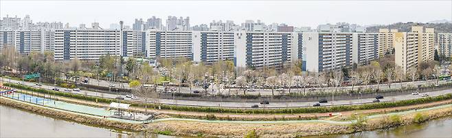 서울 노원구 월계동 월계시영(미륭·미성·삼호3차), 이른바 ‘미미삼’ 아파트 재건축이 최근 탄력을 받고 있다. (윤관식 기자)