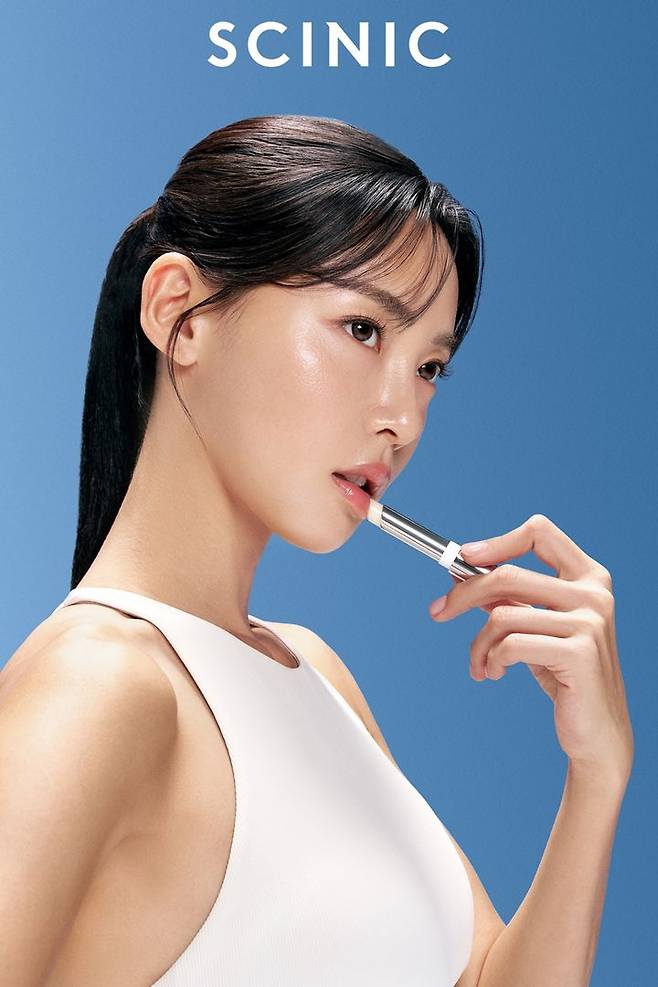 [서울=뉴시스] 11번가의 뷰티 브랜드 '싸이닉(SCINIC)'이 육상 선수 김민지를 브랜드 앰배서더로 선정했다고 22일 밝혔다. (사진=십일번가 제공) *재판매 및 DB 금지