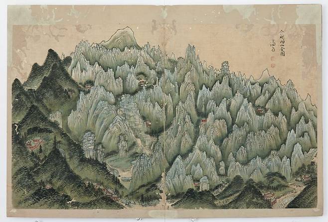 정선, 《겸재정선화첩(謙齋鄭敾畵帖)》, 18세기, 비단에 수묵담채, 성 베네딕도회 왜관 수도원 소장. 전통 문화재의 국외 반출과 반환 과정을 추적한 대표적인 사례이다. 이 화첩은 한국을 방문한 독일인 노르베르트 베버 신부가 1925년 금강산을 여행하던 중 구입하여 독일로 가져간 것으로 추정된다. 상트 오틸리엔(St. Ottilien) 수도원에 소장되었다가 2005년 10월 왜관수도원에 영구대여 형식으로 반환되어 소장된 작품이다. 국내에서 알려지게 된 것은 1975년으로, 당시 독일에서 유학 중이던 유준영 전 이화여자대학교 교수가 오틸리엔 수도원에서 이 화첩의 존재를 확인하였다. 이 화첩에는 진경산수화, 산수인물화, 고사인물화 등을 포함하여 총 21점의 그림이 수록되어 있다. 그중 금강산을 주제로 한 작품은 <금강내산전도(金剛內山全圖)>, <만폭동도(萬瀑洞圖)>, <구룡폭도>다.  *재판매 및 DB 금지