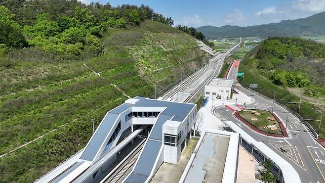 [해남=뉴시스]준공을 앞둔 해남군 계곡면 철도역사. (사진=해남군 제공) 2025.04.22. photo@newsis.com *재판매 및 DB 금지