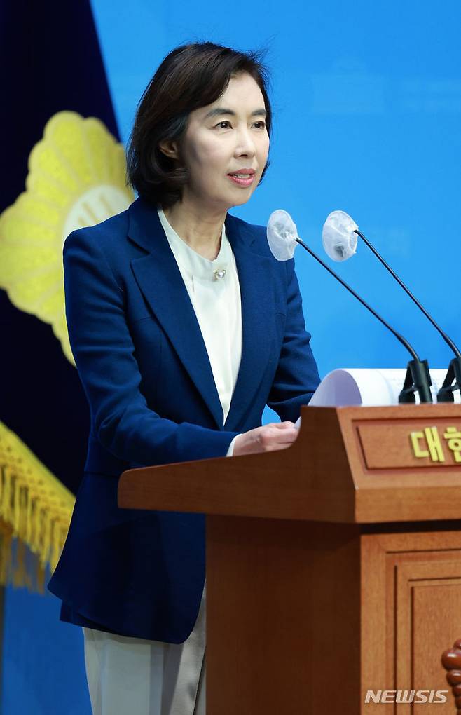 [서울=뉴시스] 고범준 기자 = 박경미 더불어민주당 전 의원이 6일 오전 서울 여의도 국회 소통관에서 제22대 총선 서울 강남병 출마선언 기자회견을 하고 있다. 2024.03.06. bjko@newsis.com