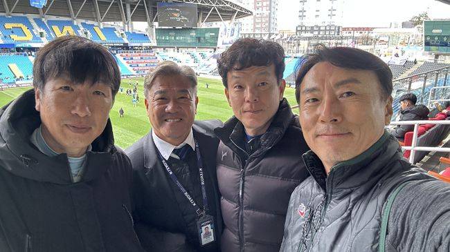 [사진] 박남열 전 천안감독, 정재권 인천 테크니컬디렉터, 김인완 전 대전 감독, 하혁준 라오스대표팀 감독 (좌부터)