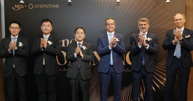 ▲국민연금 위탁운용사인 스텝스톤그룹이 전주 연락사무소를 개소하며 가진 리본 커팅식 모습 ⓒ국민연금공단