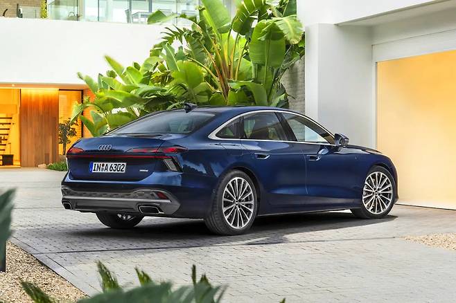 아우디 신형 A6 세단