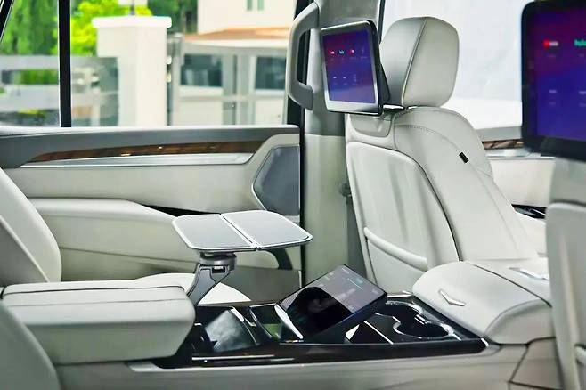 캐딜락 더 뉴 에스컬레이드 실내