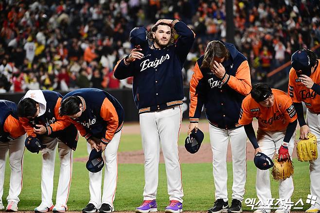 한화는 지난 18~20일 대전한화생명볼파크에서 열린 '2025 신한 SOL Bank KBO 리그' NC와 주말 3연전에서 싹쓸이 승리를 챙겼다. 리그 2위에 오른 현재, 구단과 팬이 목표하는 가을야구 진출이 실제 이뤄질 수 있을지 많은 관심을 받고 있다. 엑스포츠뉴스 DB