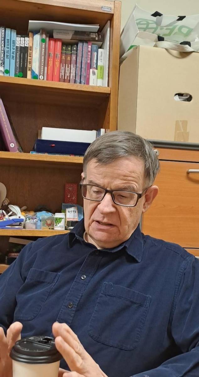 연합뉴스와 인터뷰 중인 란코프 교수  윤근영 기자 촬영