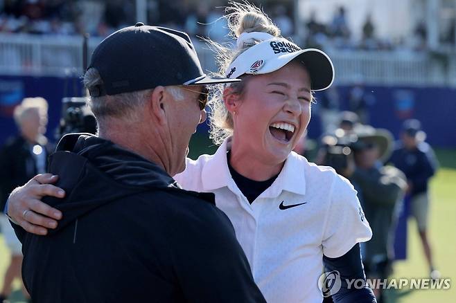 2024년 셰브론 챔피언십에서 우승한 코르다(오른쪽) [AFP=연합뉴스]