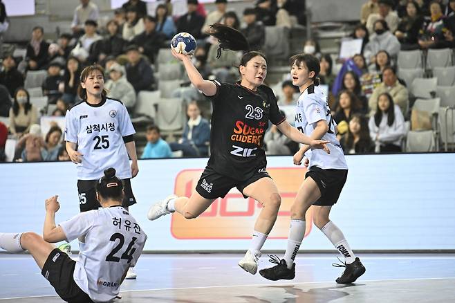 SK와 삼척시청의 정규리그 경기 모습. [한국핸드볼연맹 제공. 재판매 및 DB 금지]