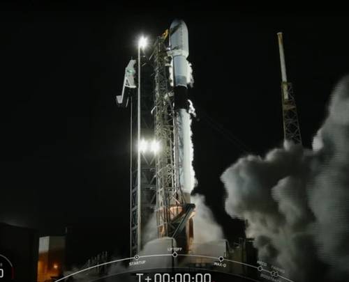 (서울=연합뉴스) 22일 오전 9시 48분(한국시간) 미국 플로리다주 케이프 커너베럴 우주군기지에서 대한민국 정찰위성 4호기가 실린 스페이스X사의 팰컨-9 발사체가 발사되고 있다. [스페이스X·한화시스템 제공. 재판매 및 DB 금지]