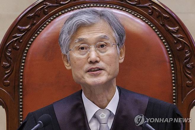 '성폭력 범죄의 처벌 관한 특례법 위법 등'에 대한 대법원 전원합의체 선고 (서울=연합뉴스) 황광모 기자 = 조희대 대법원장이 20일 서울 서초구 대법원에서 열린 성폭력 범죄의 처벌에 관한 특례법 위법(강간 등 치상) 등에 대한 전원 합의체 선고를 시작하고 있다. 2025.3.20 hkmpooh@yna.co.kr