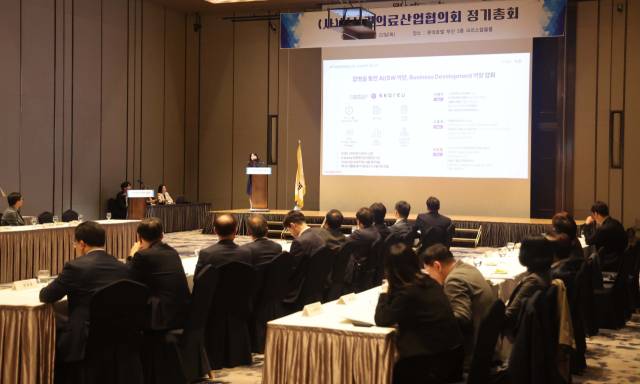 (사)부산권의료산업협의회 정기총회가 22일 부산 부산진구 롯데호텔부산에서 열렸다. 참석자들이 기념촬영을 하고 있다. 이재찬 기자 chan@