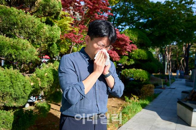 꽃가루 알레르기 예방을 위해서는 실내외 환경 관리와 생활 속 작은 습관들이 매우 중요하다.