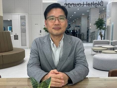 길우영 우리은행 모바일사업플랫폼부 팀장이 23일 서울 중구 우리은행 본사에서 이데일리와 인터뷰하고 있다.(사진=우리은행)