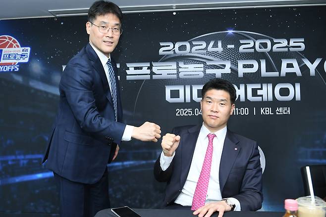 창원 LG 조상현 감독(오른쪽)과 울산 현대모비스 조동현 감독