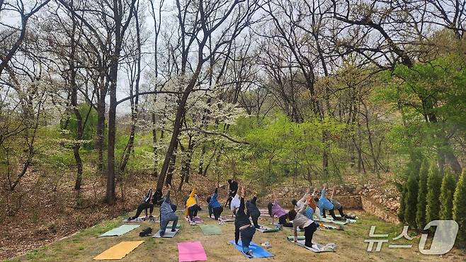 협동조합 청풍에서  진행한 요가 체험(한국관광공사 제공)