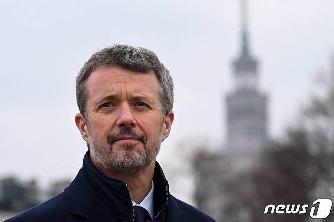 31일(현지시간) 프레데릭 10세 덴마크 국왕이 폴란드 바르샤바를 방문해 무명용사의 무덤에서 열린 헌화식에 참석하고 있다. 2024.01.31 ⓒ AFP=뉴스1 ⓒ News1 정지윤 기자