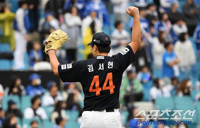 5일 대구 삼성라이온즈파크에서 열린 삼성 라이온즈와 한화 이글스의 경기. 승리한 한화 김서현이 기뻐하고 있다. 대구=박재만 기자 pjm@sportschosun.com/2025.04.05/