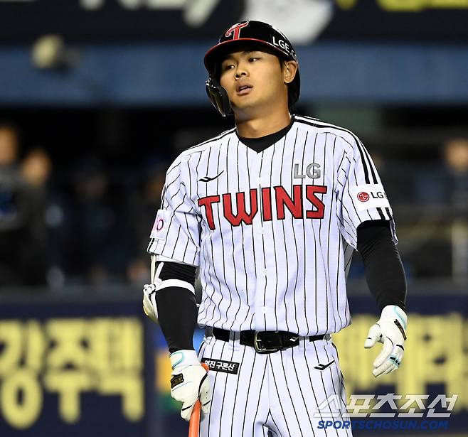 22일 잠실야구장에서 열린 NC와 LG의 경기, 9회말 1사 3루 LG 이영빈이 삼진으로 물러나고 있다. 잠실=허상욱 기자wook@sportschosun.com/2025.04.22/