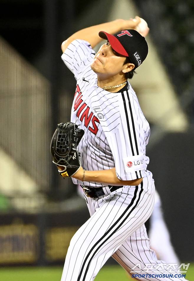 23일 잠실야구장에서 열린 NC와 LG의 경기, 8회초 LG 김진성이 역투하고 있다. 잠실=허상욱 기자wook@sportschosun.com/2025.04.23/