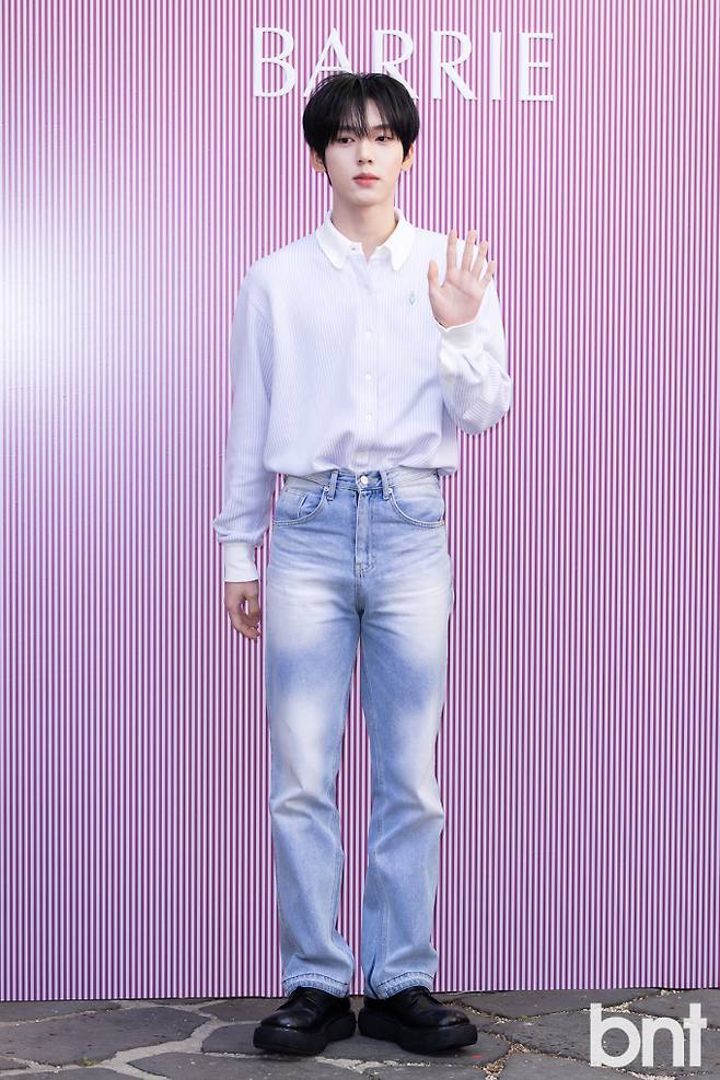 배리(BARRIE) 옥스포드 포토콜 / 제로베이스원 한유진