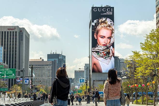 <아무튼주말>  옥외전광판  (아무튼주말 게재 전 사용금지)- 영상미디어 이신영기자