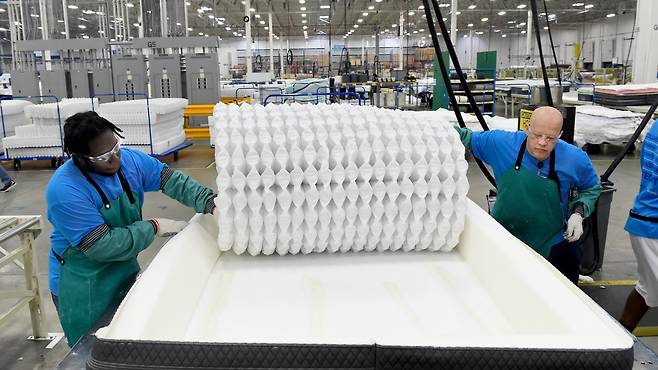 미국 코네티컷주 윈저락스에 있는 시몬스 침대 공장. /트위터 캡처