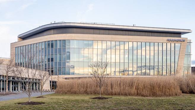 리제네론 본사 전경. 위키피디아