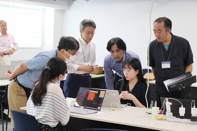 지난 22일 국제학술지 'Journal of Psychology and AI'에 논문이 게재된 홍순만 연세대 행정학과 교수 연구팀.(사진=연세대)