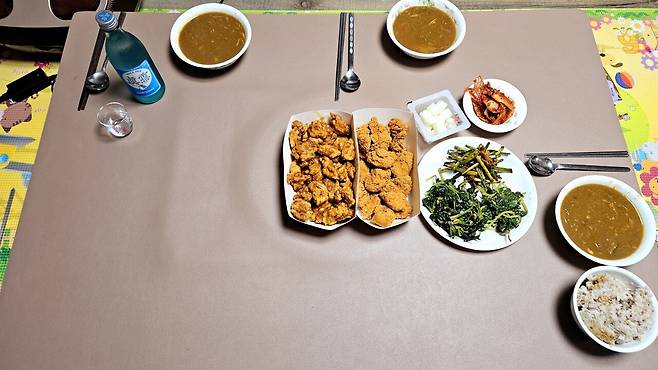 20250422_210026.jpg 저녁 호식이 두마리 치킨에 치킨카레