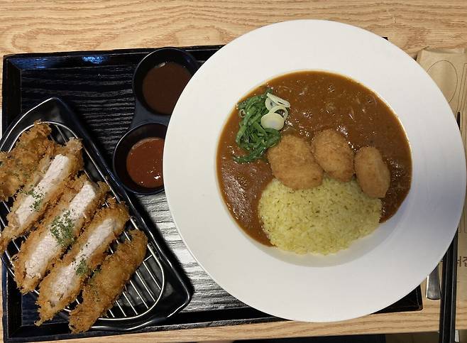 IMG_2377.jpeg 해피수요일-카레+ 토핑: 돈까스, 감자고로케