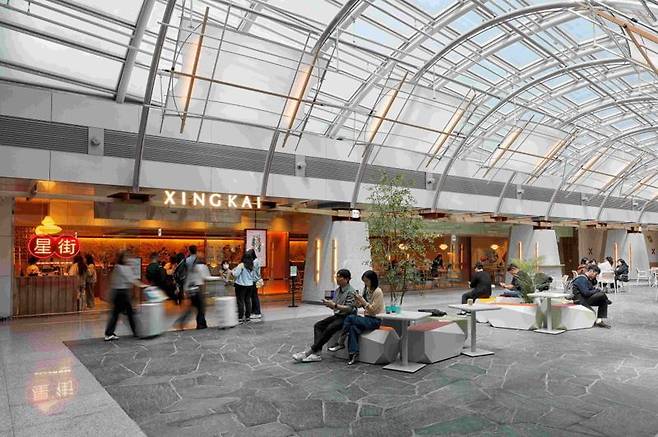 인천공항 제1터미널 교통센터 내 ‘테이스티 아워홈 그라운드’ 전경. 아워홈 제공