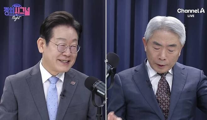 이재명 더불어민주당 대선 경선 후보와 ‘보수논객’ 정규재 전 한국경제신문 주필이 지난달 13일 채널에이(A) 유튜브 방송 ‘정치시그널’에서 대담을 하는 모습. 채널에이 유튜브 갈무리