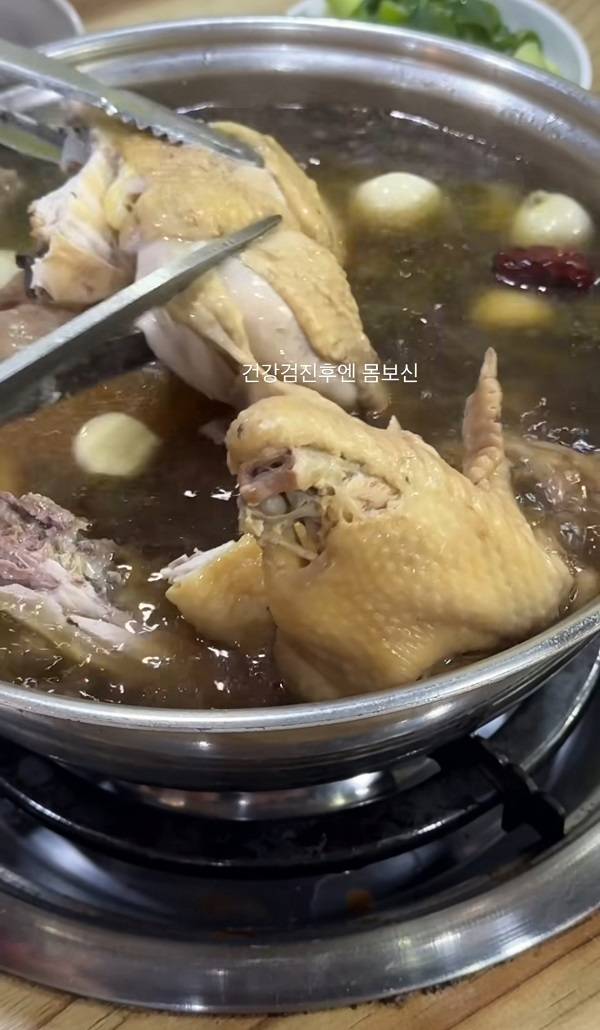 배우 기은세(42)가 몸보신을 위해 삼계탕을 먹었다./사진=기은세 인스타그램 캡처