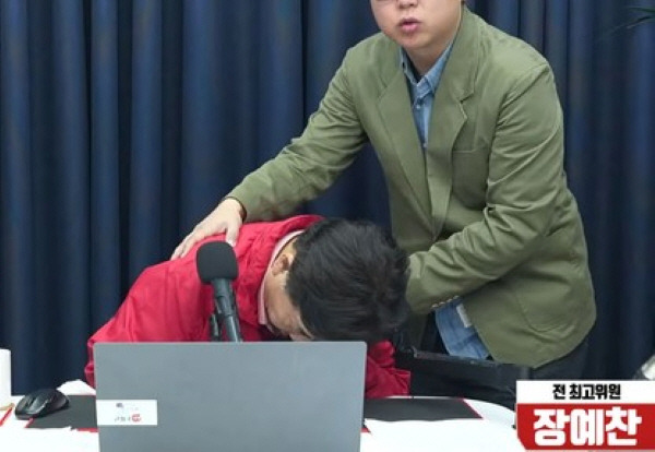 정치평론가 고성국씨가 22일 유튜브 생방송 중 의식을 잃어 병원으로 긴급 이송됐다./사진=유튜브 고성국TV