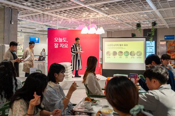 이케아가 지난해 더 나은 수면을 위한 글로벌 캠페인 '오늘도, 잘 자요' 론칭을 기념하며 역대 최대 규모 투피스 파자마 모임을 열어 기네스 세계 기록에 등재됐다. 사진 이케아코리아